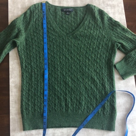 Cashmere Blend Cabled Banana Republic Sweater - Picture 6 of 7